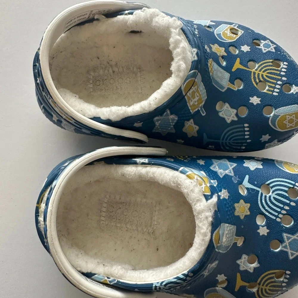 Crocs Kids Classic Lined Hanukkah Clogs Blue Menorah Dreidel Fleece Size C6